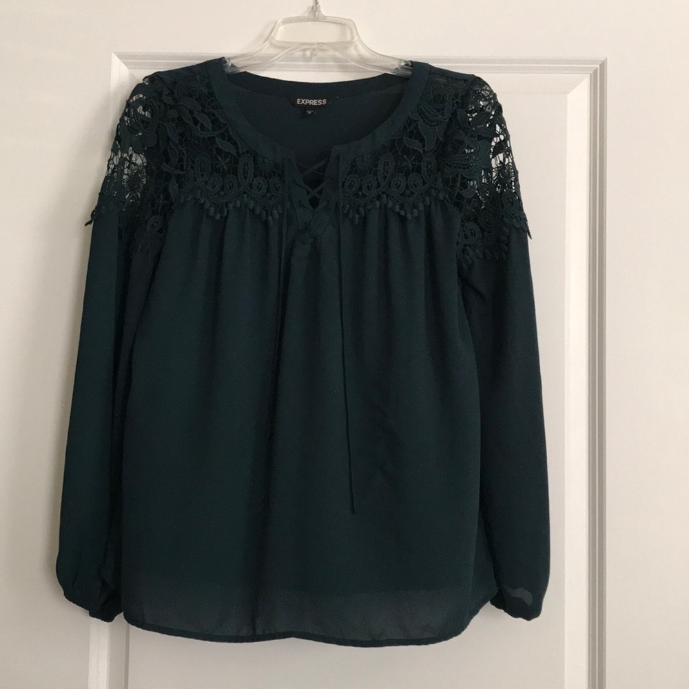 🍃GENTLY USED! Lace shoulder Express blouse